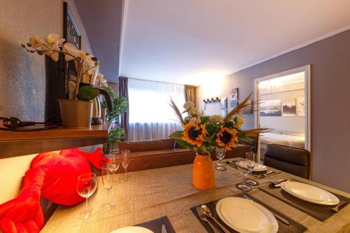 One-Bedroom Apartment image 3