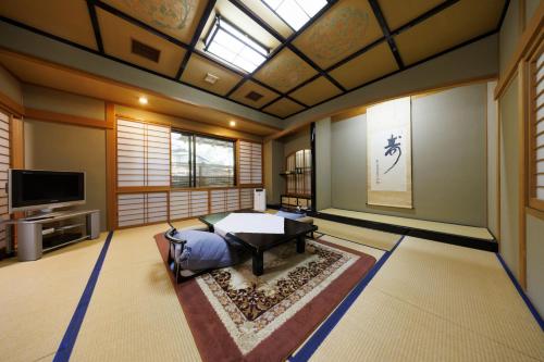 room detail thumbnail 1
