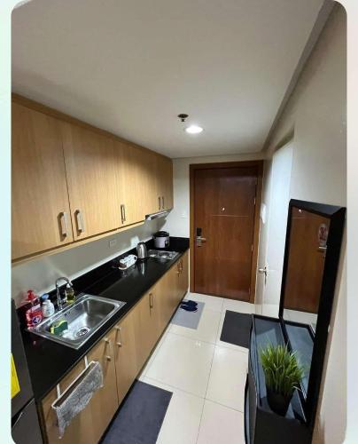 Adrianne Condotel at Shell Residences Condominium, MOA Complex, Pasay City, Manila (photo 5)