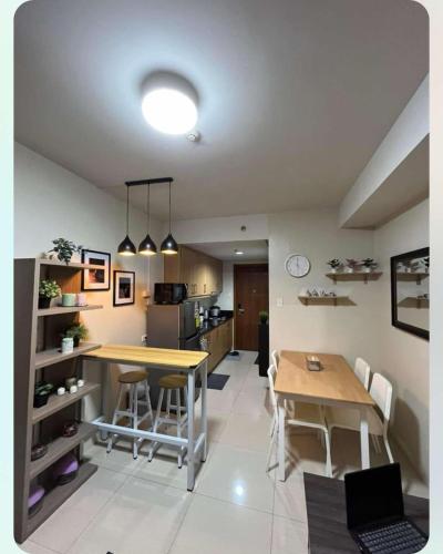 Adrianne Condotel at Shell Residences Condominium, MOA Complex, Pasay City, Manila (photo 3)