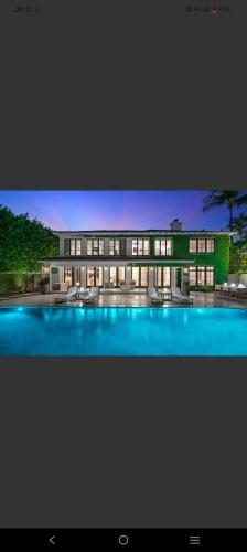 6565 ถนนแอลลิสัน in Miami Beach, USA