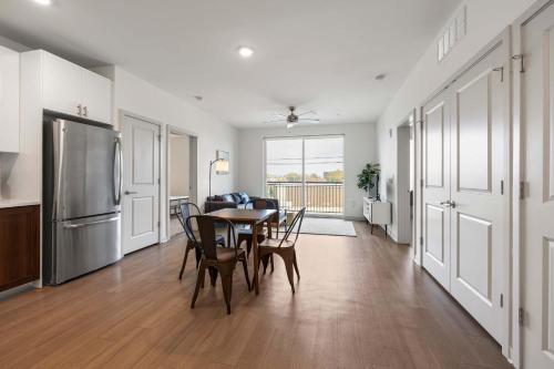 Modern Nulu 2BR CozySuites 08 in Louisville, USA