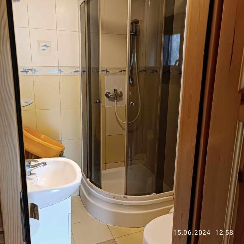 2 bedrooms, 5 beds