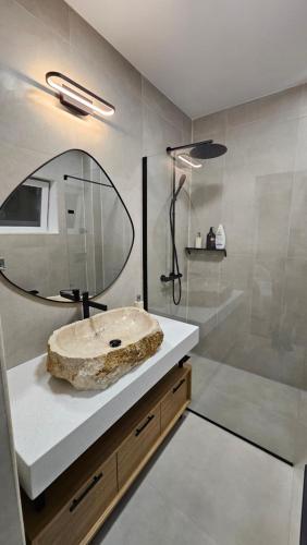 Blue Haven Studio, Rezerva acum studio cu Design Interior pe comanda, Incalzire Pardoseala, Apa filtrata, Cafea, Ceai, Parcare publica Gratuita