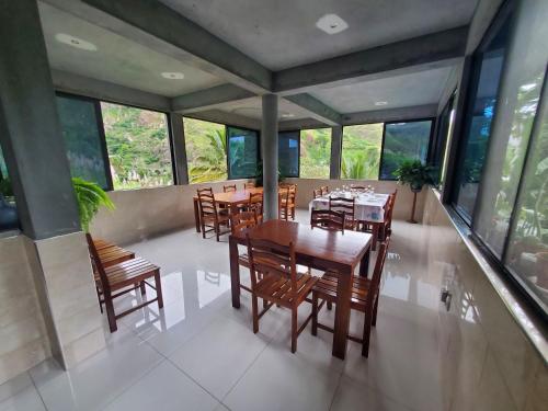 บริการและสิ่งอำนวยความสะดวก, Puntinha d'Djô (Puntinha d'Djo) in โบคาเดโกรูชา