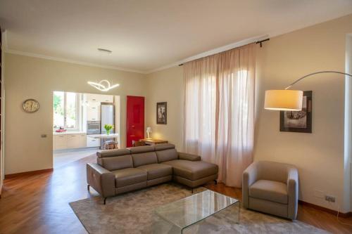 Bright and comfy in a beautiful contemporary home, Mediolan