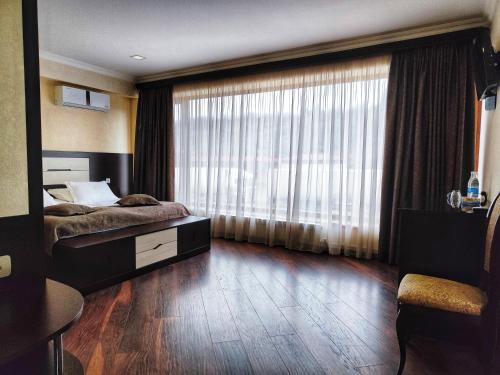 Yerak hotel in Sanaina