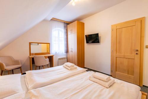 2 twin beds