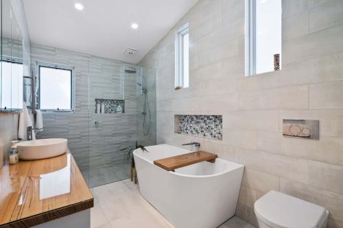 Beachfront Holiday Home Close to Airport in Lauderdale