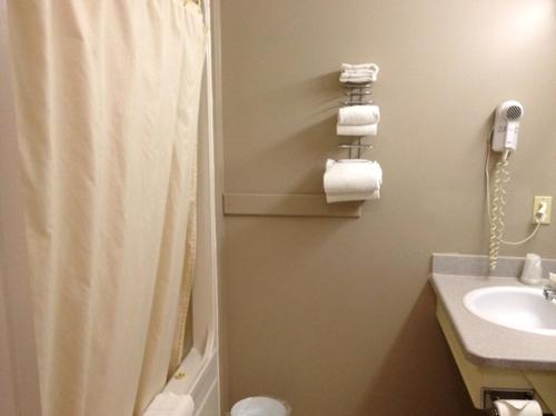 Queen Room - Non-Smoking