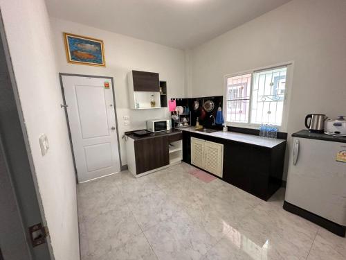 Kitchen, Peaceful 3 Bedroom House Easy Access to Chiang Mai near Mae Jo University