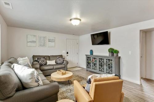 Right off Main St Backyard Pet Friendly in Springville, USA
