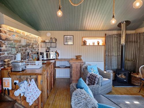 Luxury self catering 1 bed cottage with log burner in Toscaig