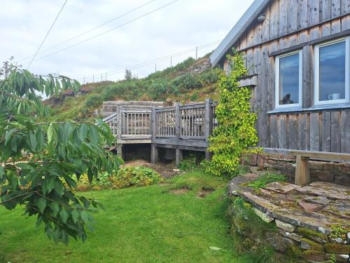 Luxury self catering 1 bed cottage with log burner in Toscaig