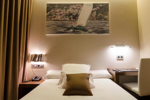 Single Room image 4