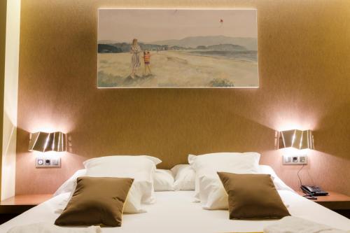 Double or Twin Room image 6
