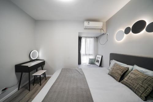 Two-Bedroom Apartment with Balcony image 4