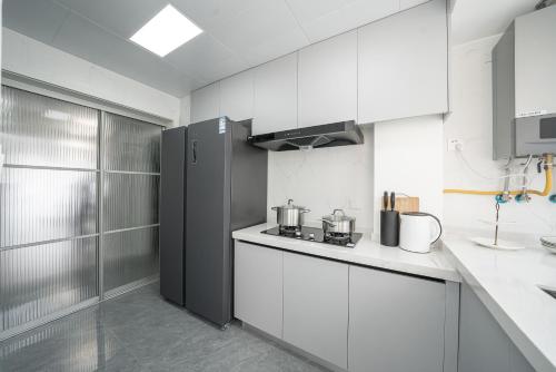 Two-Bedroom Apartment with Balcony image 1