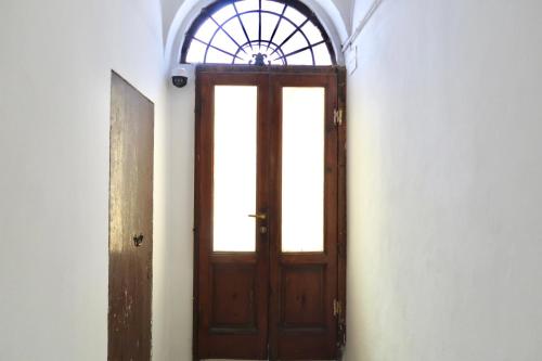 Peaceful flat with yard Near Duomo - image 9
