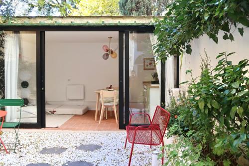 Charming Garden Home, 10 min Walk to Duomo