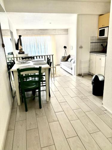 Saint Cyprien Golf View 2 bedrooms Apartment , 900 m from the beach in แซง ซีพริออง