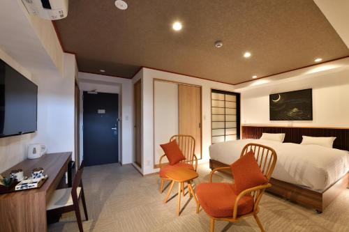 Large Twin Room image 4