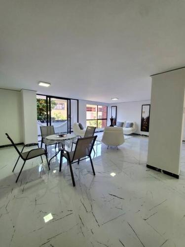 Apartamento Ejecutivo El Poblado Renta Larga 28 dias Amueblado WiFi