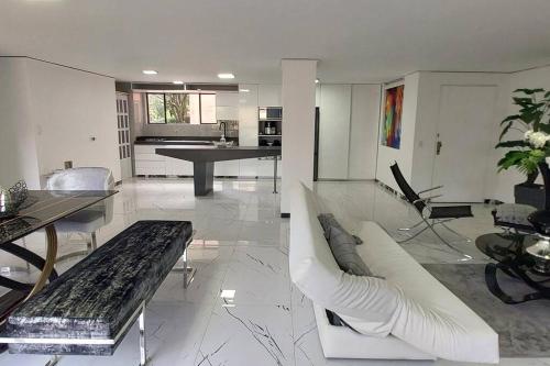 Wow! apartamento al lado de cc Oviedo y cc Sta Fe, Medellín (photo 3)