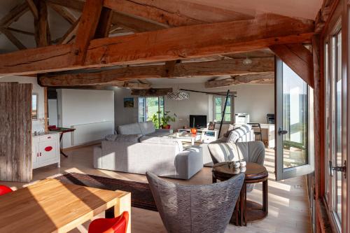 Koplietošanas atpūtas telpa ar TV, B&B La Mirande de Saint-Clar in Saint-Clar