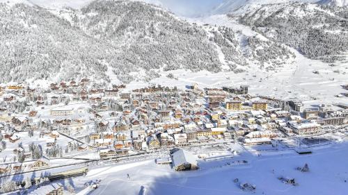 Appartement rénové cosy avec belle vue Appartement rénové cosy avec belle vue