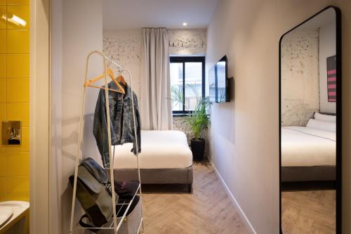 room detail thumbnail 2