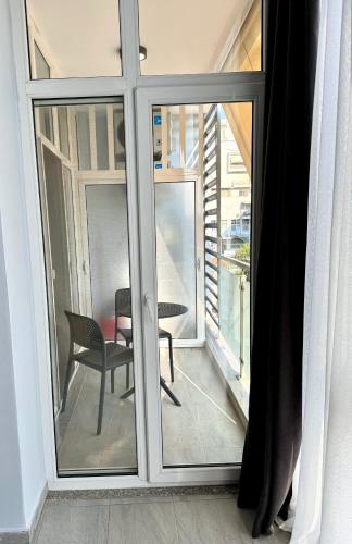 Kika Complex 2 Sunny Balcony Apartment, Tirana (foto 9)