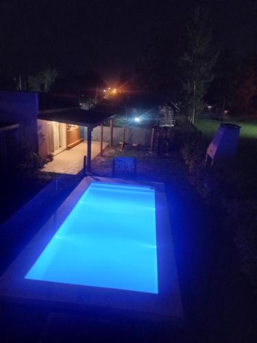 2 bedrooms, 4 beds