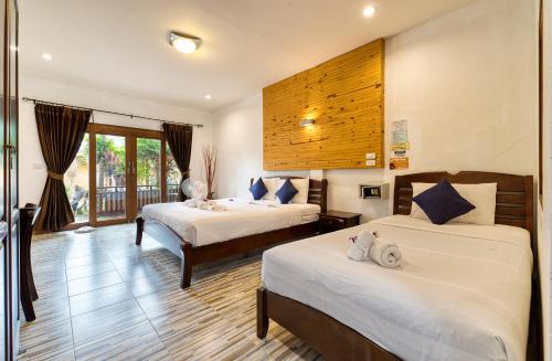 1 queen bed, 1 twin bed