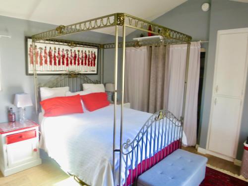 Claudine's Room for rent in Santa Barbara CA thumb 2