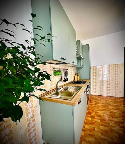 Cocina, Appartamento "In viaggio come a casa" vicino alla Stazione, LTScalo! in Latina