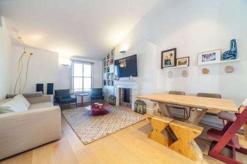 Lovely 2 Bedroom Flat in the Heart of Chelsea, Londra