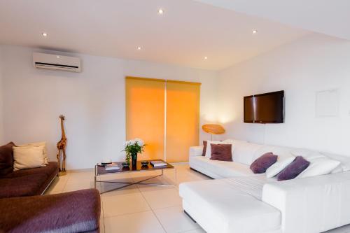 Two-Bedroom Townhouse image 2