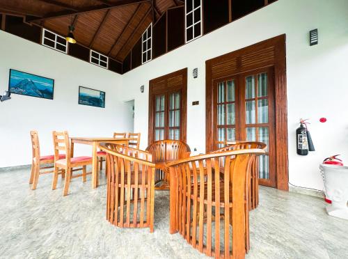 beranda/teres, Mount Seven Holiday Inn in Belihuloya
