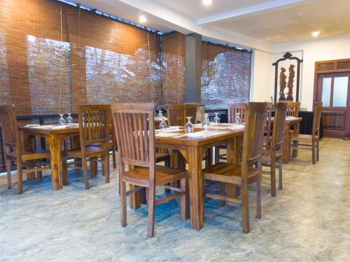 Restoran, Mount Seven Holiday Inn in Belihuloya