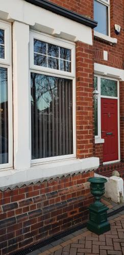 Exterior view, BUDGET ROOMS - 9 East Grange Drive in Hunslet Carr