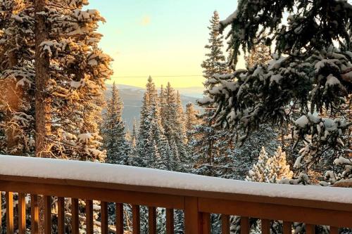 Mountain Views, Fast Wi-Fi, Hot Tub near Fairplay and Breck in Fairplay, USA