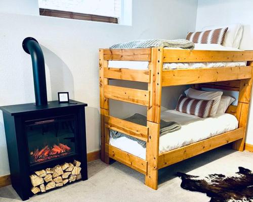 Mountain Views, Fast Wi-Fi, Hot Tub near Fairplay and Breck in Fairplay, USA