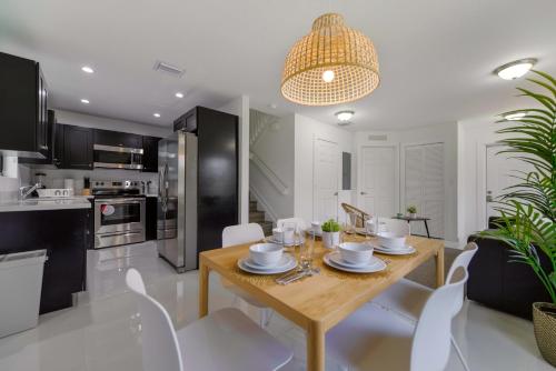 Duplex 3BR with Free Parking in Miami Northwest in Miami, USA