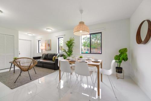 Duplex 3BR with Free Parking in Miami Northwest in Miami, USA