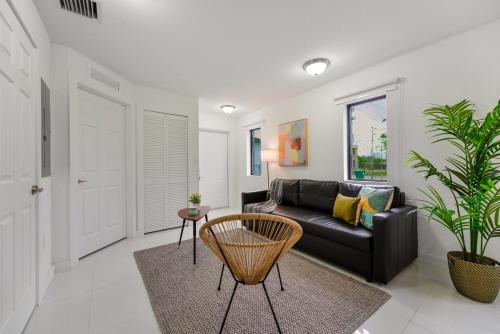 Duplex 3BR with Free Parking in Miami Northwest in Miami, USA