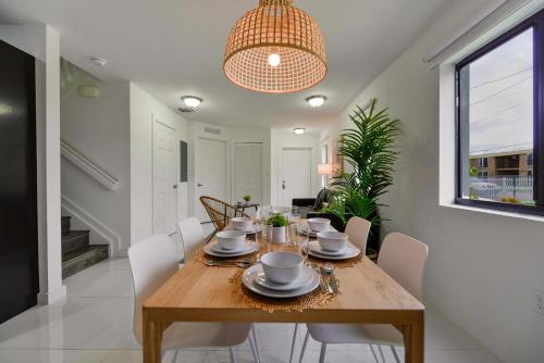 Duplex 3BR with Free Parking in Miami Northwest in Miami, USA