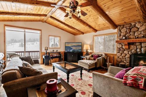 Amazing 180 Degree View of the Slopes in Big Bear Lake, USA