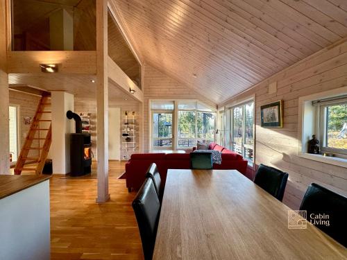 Cabin at Sjusjøen Birkebeiner trail ski in out, 8 beds, 2 bathrooms & Wifi in ชูเชิน