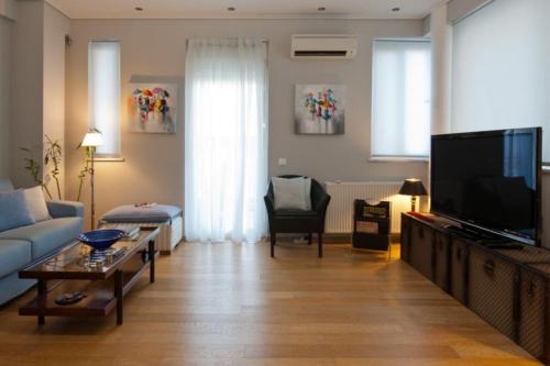 Acropolis Luxury Apartment with Balcony 4